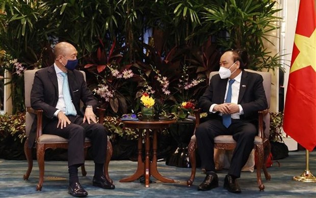 Президент Нгуен Суан Фук принял сингапурские энергетические и финансовые предприятия hinh anh 1
