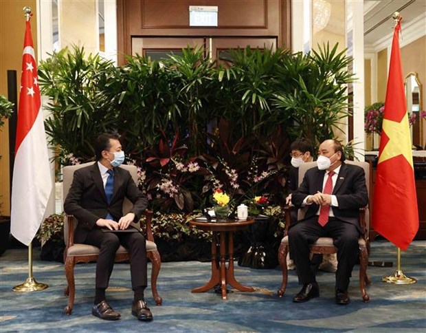 Президент Нгуен Суан Фук принял сингапурские энергетические и финансовые предприятия hinh anh 5
