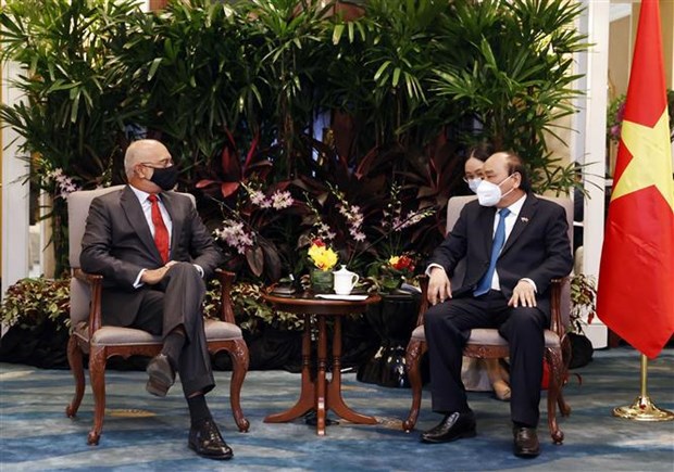 Президент Нгуен Суан Фук принял сингапурские энергетические и финансовые предприятия hinh anh 2