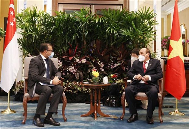Президент Нгуен Суан Фук принял сингапурские энергетические и финансовые предприятия hinh anh 6
