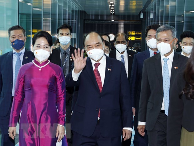 Президент Нгуен Суан Фук успешно завершил государственныи визит в Сингапур hinh anh 1