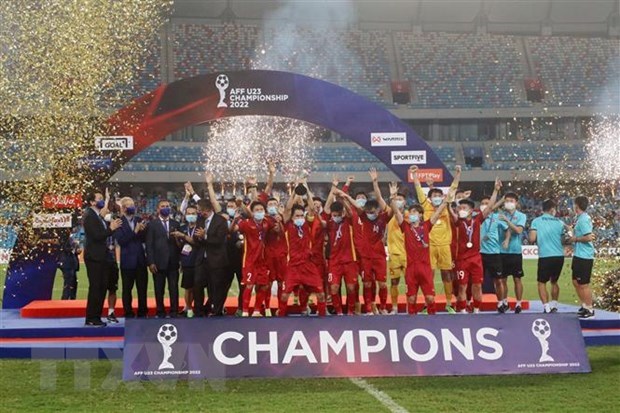Президент ВьетнамаНгуен Суан Фук высоко оценил достижения сборнои по футболу до 23 лет hinh anh 1