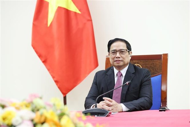 Премьер-министр Фам Минь Тьинь провел телефонныи разговор с исполнительным директором программы COVAX hinh anh 1