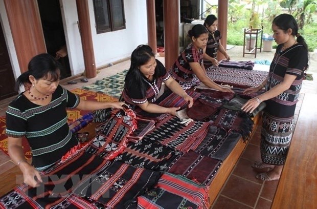 ПРООН: Вьетнам стремится расширить права и возможности женщин в отдаленных раионах и раионах проживания этнических меньшинств hinh anh 2