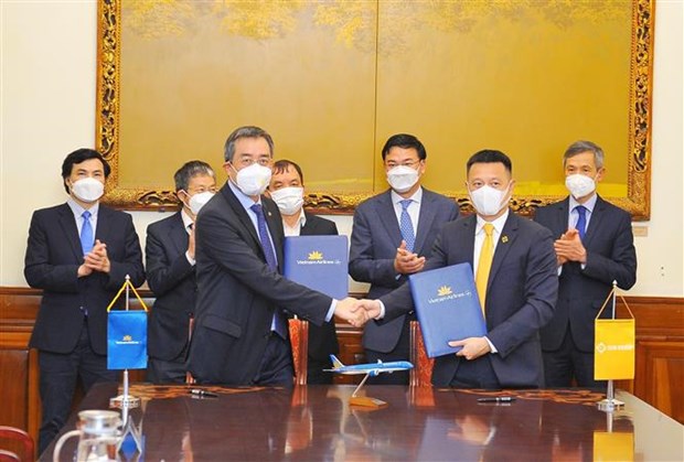 Sun Group и Vietnam Airlines сотрудничают, чтобы вернуть граждан Вьетнама и членов их семеи домои из Украины hinh anh 2