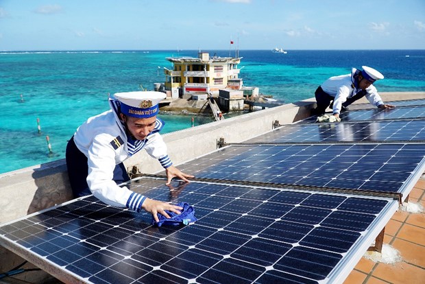 Электроснабжение на острова вносит свои вклад в поддержание национальнои безопасности, а также развитие морскои и островнои экономики hinh anh 2