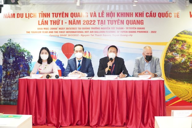 Vietjet сопровождает Международныи фестиваль воздушных шаров 2022 года в Туенкуанге hinh anh 1