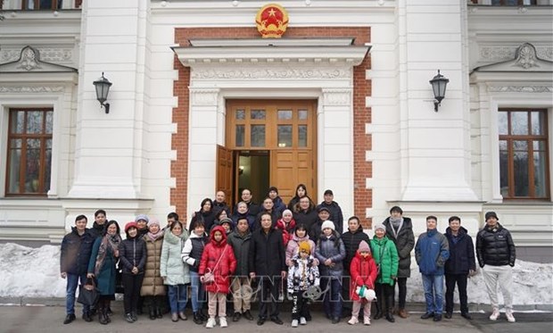 Посольство Вьетнама в России продолжает координировать эвакуировать соотечественников из Украины hinh anh 1