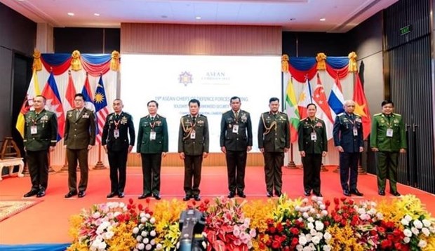 Вьетнам принимает участие в 19-и встрече командующих силами обороны АСЕАН hinh anh 1