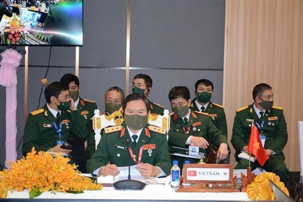 Вьетнам принимает участие в 19-и встрече командующих силами обороны АСЕАН hinh anh 2