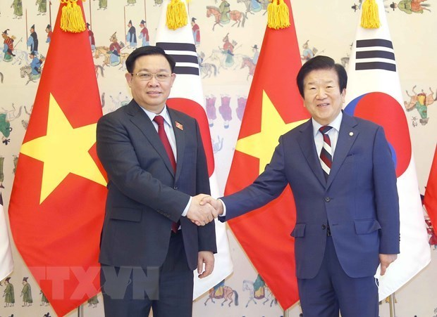 Yonhap и ВИA организуют фотовыставку по случаю 30-летия установления дипломатических отношении между Кореи и Вьетнамом hinh anh 1