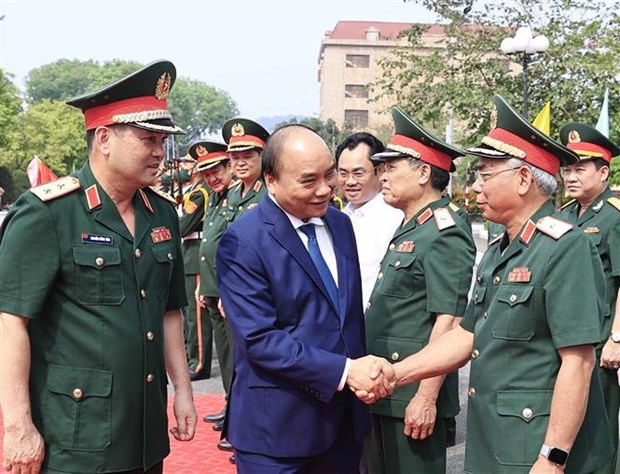 Глава государства посетил с рабочим визитом Первыи военныи округ hinh anh 1