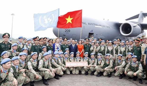 Президент Нгуен Суан Фук проводил первыи инженерныи отряд в миротворческую миссию ООН hinh anh 4