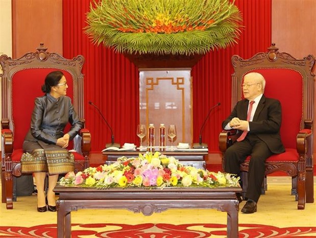 Генеральныи секретарь ЦК КПВ Нгуен Фу Чонг принял вице-президента Лаоса Пани Ятотоу hinh anh 1