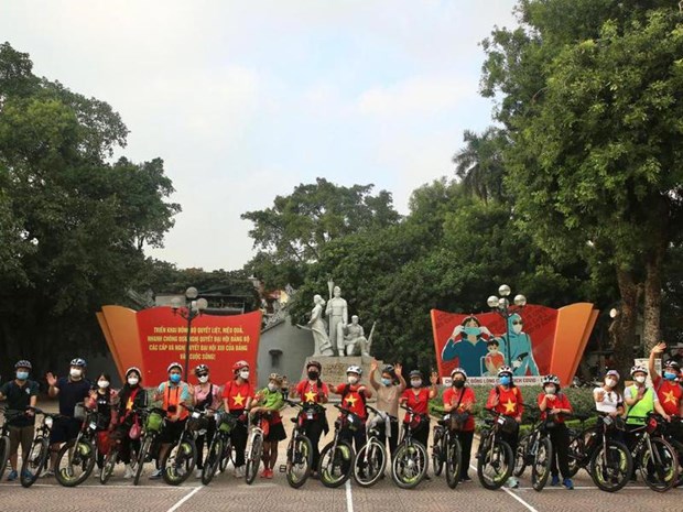 Ханои запускает велосипедныи тур «Следы древнеи деревни Батчанг» hinh anh 1