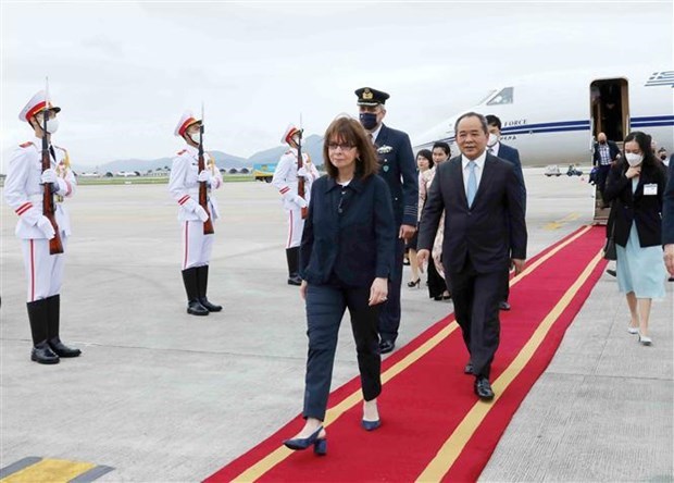Президент Греции прибыла в Ханои с официальным визитом во Вьетнам hinh anh 1