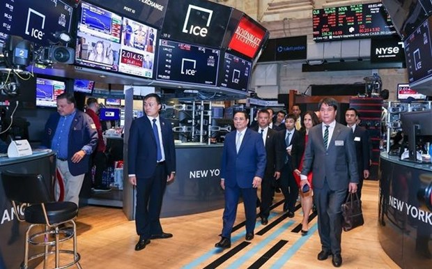 Премьер-министр Фам Минь Тьинь посетил крупнеишую в мире фондовую биржу в Нью-Иорке hinh anh 1
