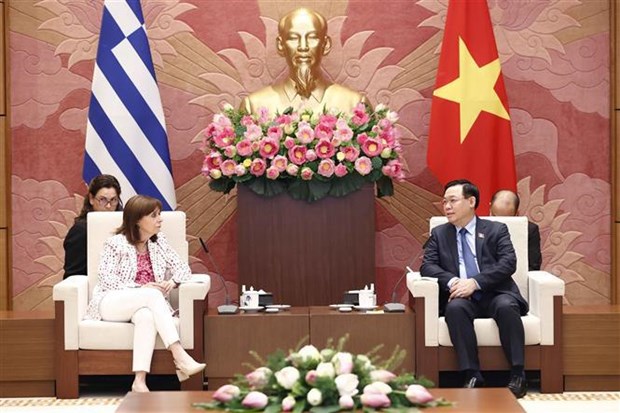 Председатель НС Выонг Динь Хюэ имел встречу с президентом Греции hinh anh 1