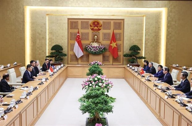 Премьер-министр Фам Минь Тьинь встретился со спикером парламента Сингапура hinh anh 2