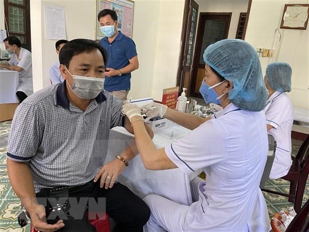 22 мая во Вьетнаме зафиксировали только 1.319 новых случаев заражения COVID-19 hinh anh 1