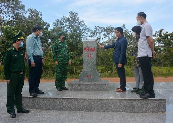 Вьетнам и Камбоджа строят общую границу мира и дружбы hinh anh 1