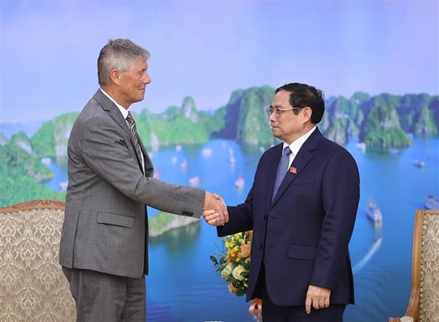 Премьер-министр Фам Минь Тьинь принял президента Института Пастера из Парижа hinh anh 1