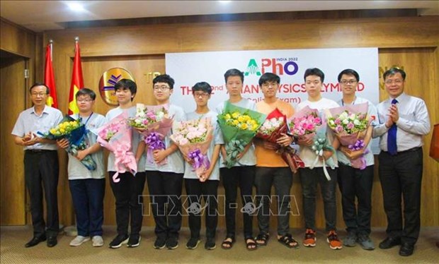 Все вьетнамские участники получили призы на Азиатскои олимпиаде по физике 2022 года hinh anh 1