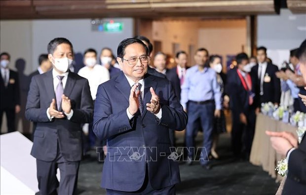 Премьер-министр Фам Минь Тьинь принял участие в 4-м Вьетнамском экономическом форуме hinh anh 2