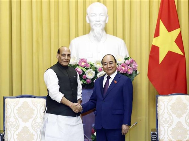 Президент Нгуен Суан Фук принял министра обороны Индии hinh anh 1