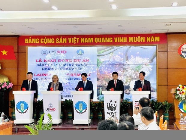 США помогают Вьетнаму бороться с торговлеи дикими животными hinh anh 1