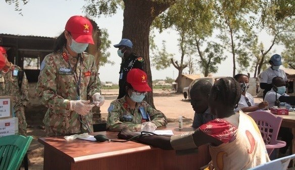 Вьетнамские врачи в Южном Судане помогают полевым госпиталям первого уровня реагировать на обезьянью оспу hinh anh 1