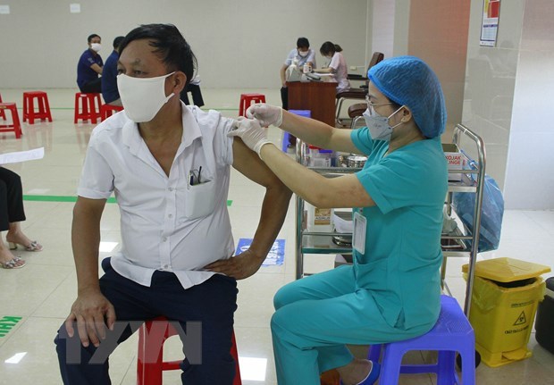 Вьетнам сообщил о 637 новых случаях заражения COVID-19 на 27 июня hinh anh 1