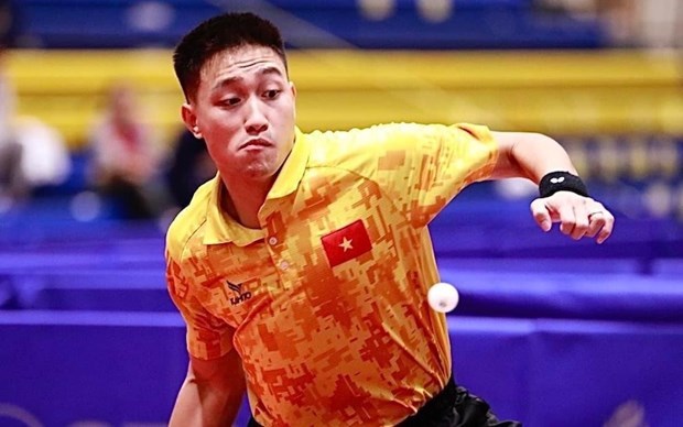 Нгуен Ань Ту выиграл серебро в региональном турнире по настольному теннису среди мужчин hinh anh 1