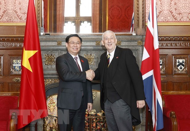 Председатель НС Вьетнама провел переговоры со спикером нижнеи палаты Великобритании hinh anh 1