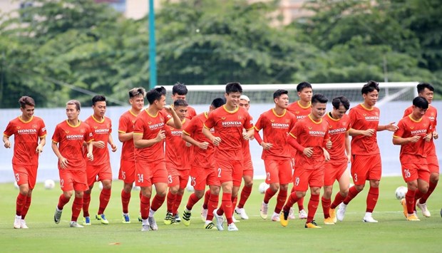 SABECO продлевает контракт на спонсорство национальных футбольных команд сроком на три года hinh anh 1