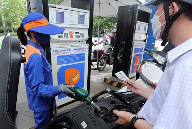 Цены на бензин упали максимально с начала 2022 года hinh anh 2