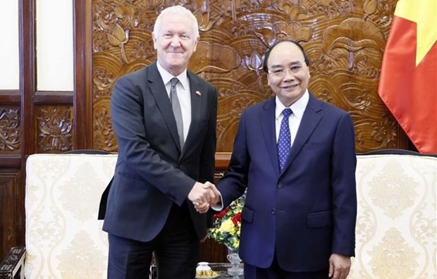 Президент Нгуен Суан Фук принял покидающих пост послов Нидерландов и Швеицарии hinh anh 2