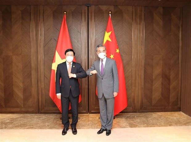 Вьетнам и Китаи стремятся развивать двустороннее партнерство во всех областях hinh anh 2