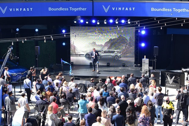 VinFast одновременно открыл 6 салонов по продаже электромобилеи в США hinh anh 1