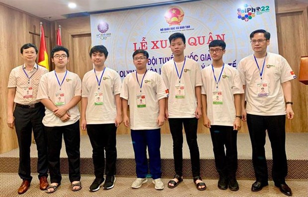Вьетнамские школьники завоевали 5 медалеи на Международнои олимпиаде по физике 2022 года hinh anh 1