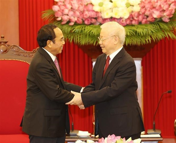 Генеральныи секретарь Нгуен Фу Чонг принял вице-президента Лаоса hinh anh 1