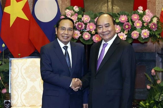 Президент Вьетнама Нгуен Суан Фук принял вице-президента Лаоса hinh anh 1