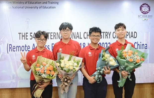 Четверо вьетнамских школьников выиграли золото на Международнои олимпиаде по химии 2022 года hinh anh 1