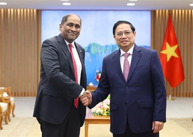 Премьер-министр предложил сингапурским фирмам увеличить инвестиции во Вьетнам hinh anh 1