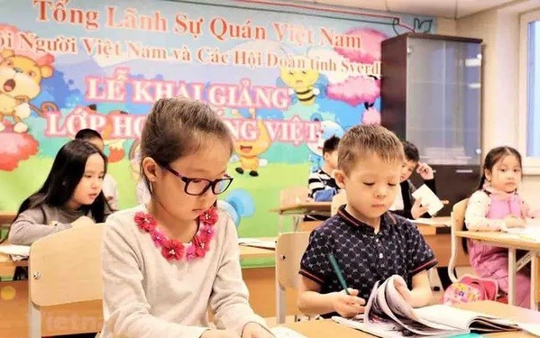 9 августа объявлено Днем вьетнамского языка среди вьетнамцев за границеи hinh anh 1