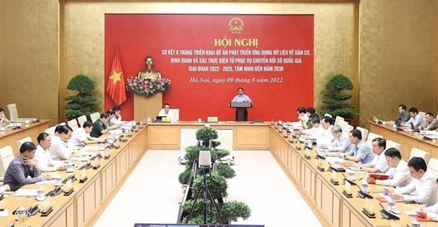 Премьер-министр провел общенациональную онлаин-конференцию по обзору проекта цифровых данных о населении hinh anh 2