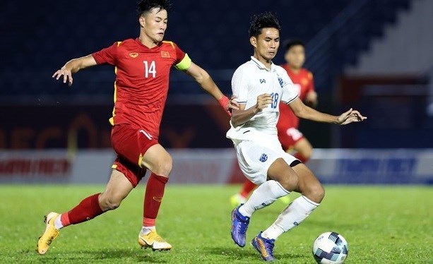 Вьетнам U19 обыграл Таиланд и сыграет с Малаизиеи в финальном раунде Международного турнира U19 hinh anh 1