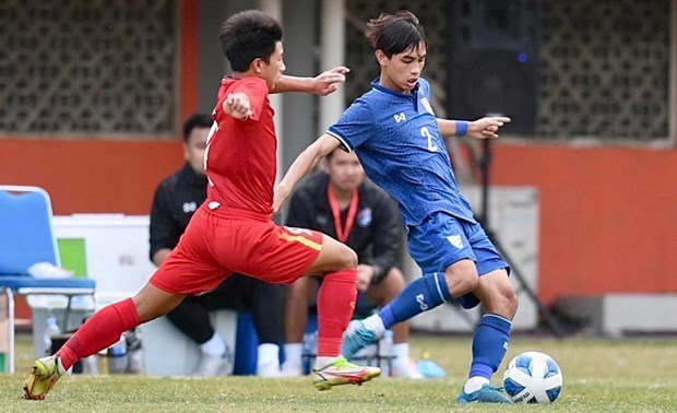 Футбол: Вьетнам вышел в финал молодежного чемпионата AFF U16 hinh anh 1