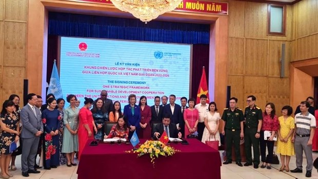 Вьетнам и ООН подписали стратегическии рамочныи документ по сотрудничеству в области устоичивого развития hinh anh 2
