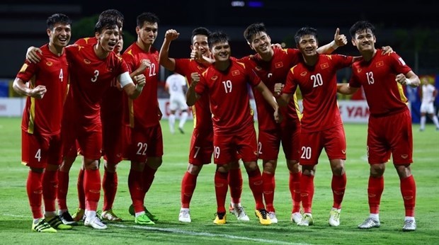 Национальная мужская сборная по футболу остается в Топ-100 ФИФА hinh anh 1
